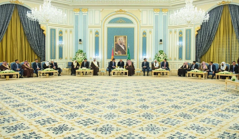 سيدي خادم الحرمين الشريفين يستقبل رئيس جمهورية قرغيزستان - صورة 13