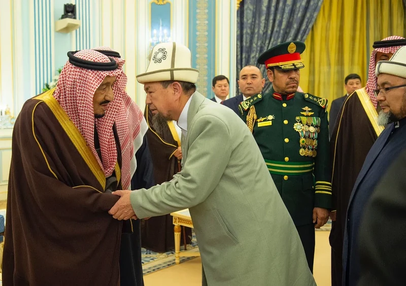 سيدي خادم الحرمين الشريفين يستقبل رئيس جمهورية قرغيزستان - صورة 19