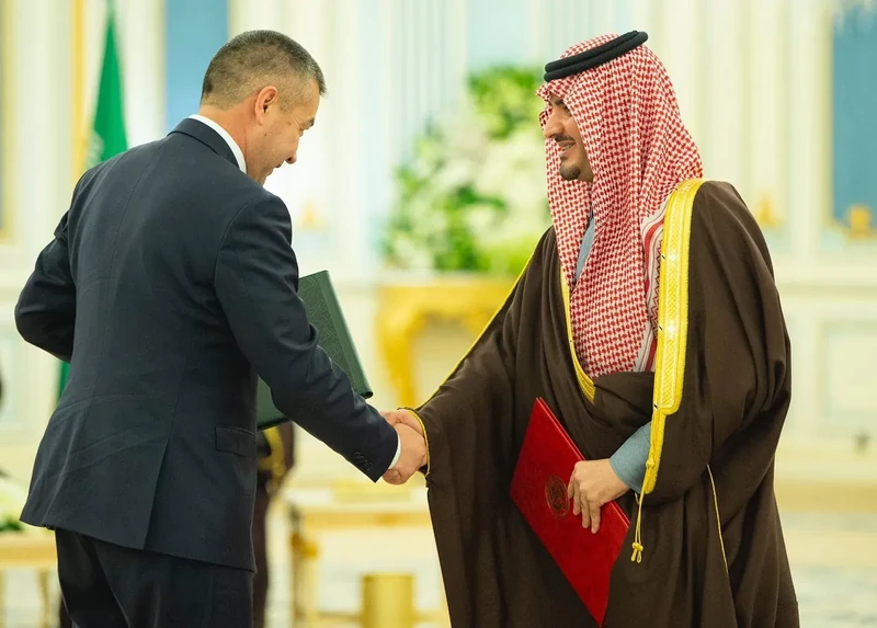 سيدي خادم الحرمين الشريفين يستقبل رئيس جمهورية قرغيزستان - صورة 27