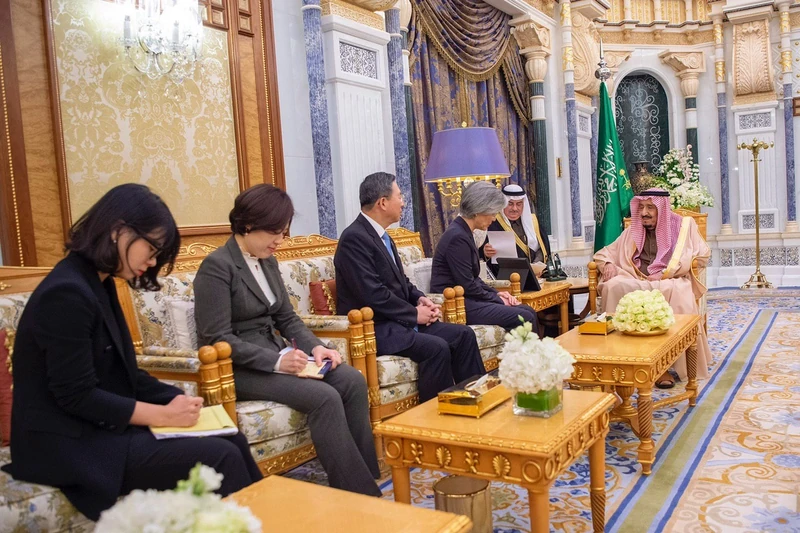 سيدي خادم الحرمين الشريفين يستقبل وزيرة خارجية كوريا الجنوبية - صورة 2