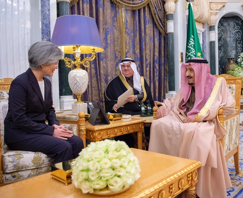 سيدي خادم الحرمين الشريفين يستقبل وزيرة خارجية كوريا الجنوبية - صورة 5