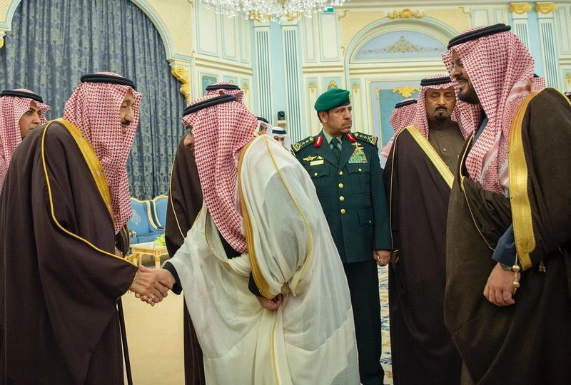سيدي خادم الحرمين الشريفين يستقبل أصحاب السمو الأمراء ومفتي عام المملكة وأصحاب الفضيلة والعلماء وجمعاً من المواطنين. - صورة 10