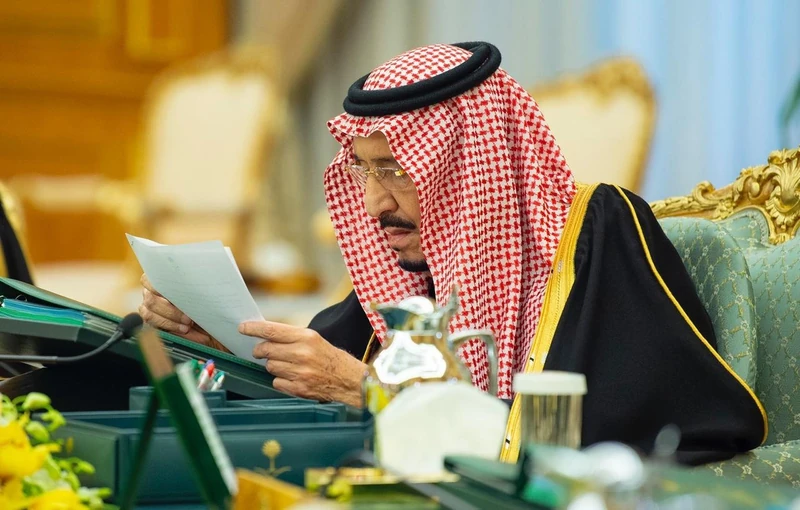 سيدي خادم الحرمين الشريفين يرأس جلسة مجلس الوزراء - صورة 2