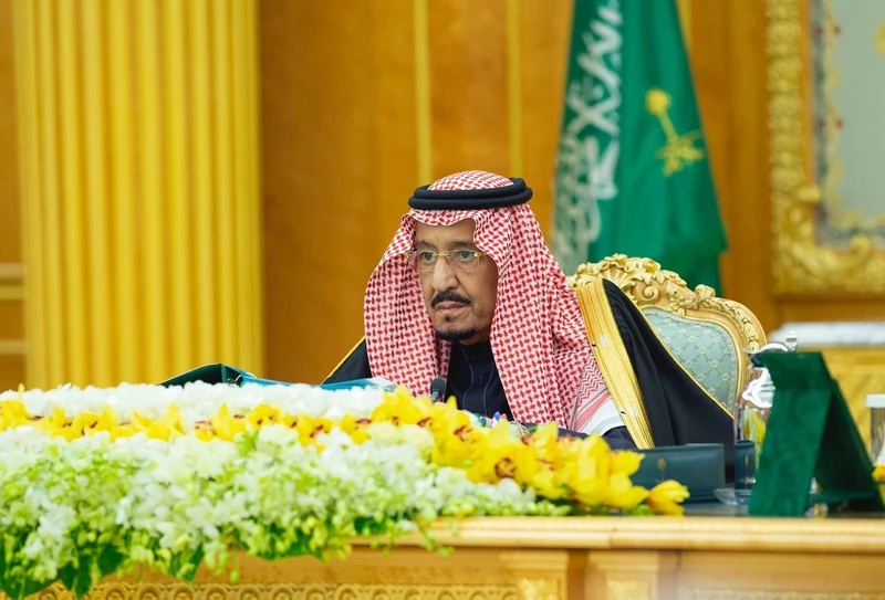 سيدي خادم الحرمين الشريفين يرأس جلسة مجلس الوزراء - صورة 6