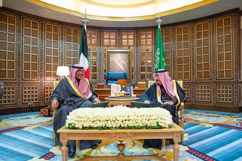 سيدي خادم الحرمين الشريفين يستقبل سمو رئيس مجلس الوزراء الكويتي