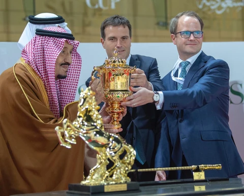 خادم الحرمين الشريفين يرعى حفل سباق كأس السعودية