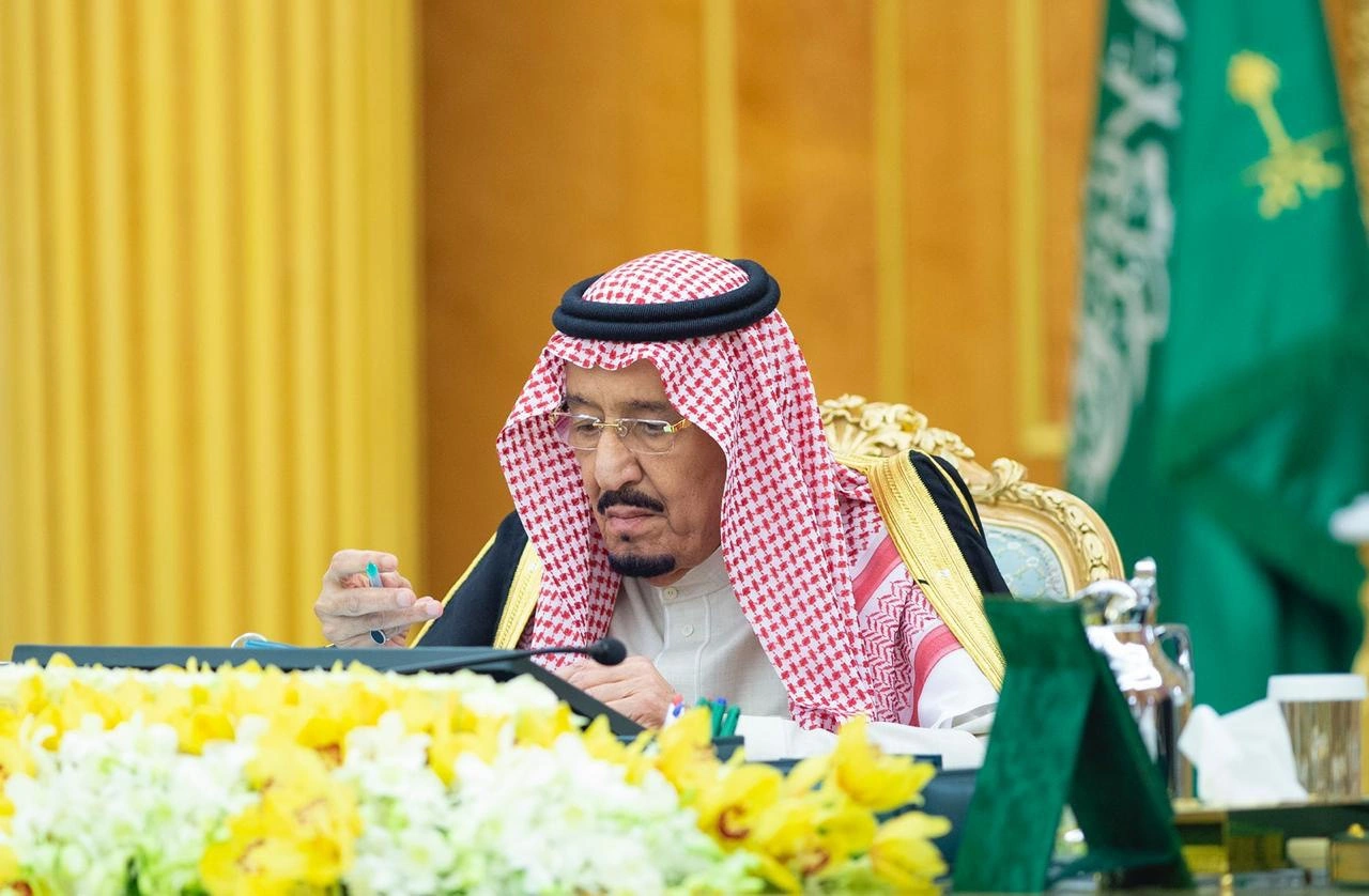 سيدي خادم الحرمين الشريفين يرأس جلسة مجلس الوزراء - صورة 1