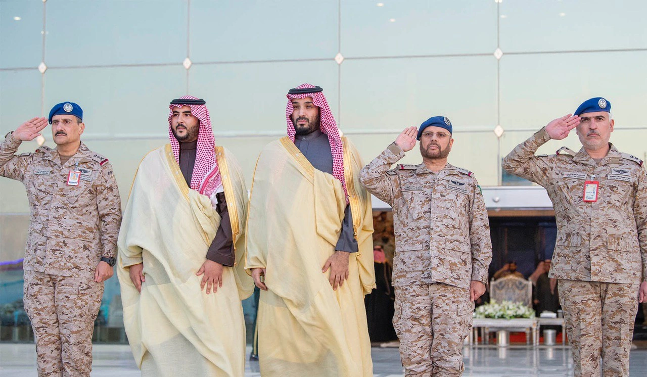 سمو سيدي ولي العهد يرعى حفل تخريج طلبة كلية الملك فيصل الجوية - صورة 1