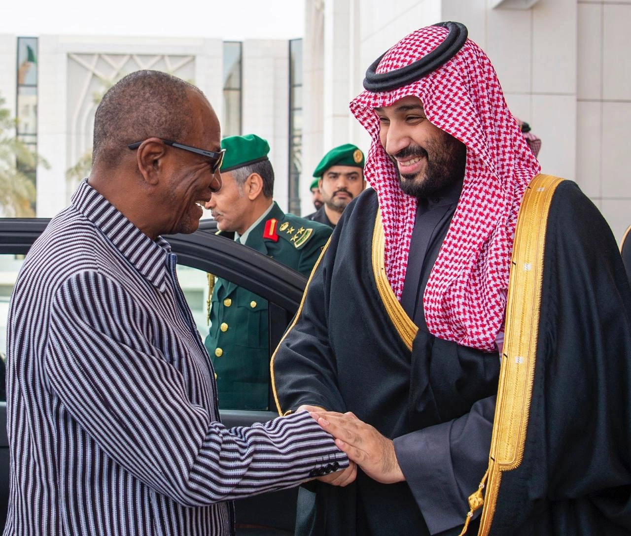 سمو سيدي ولي العهد يجتمع مع رئيس جمهورية غينيا كوناكري - صورة 1