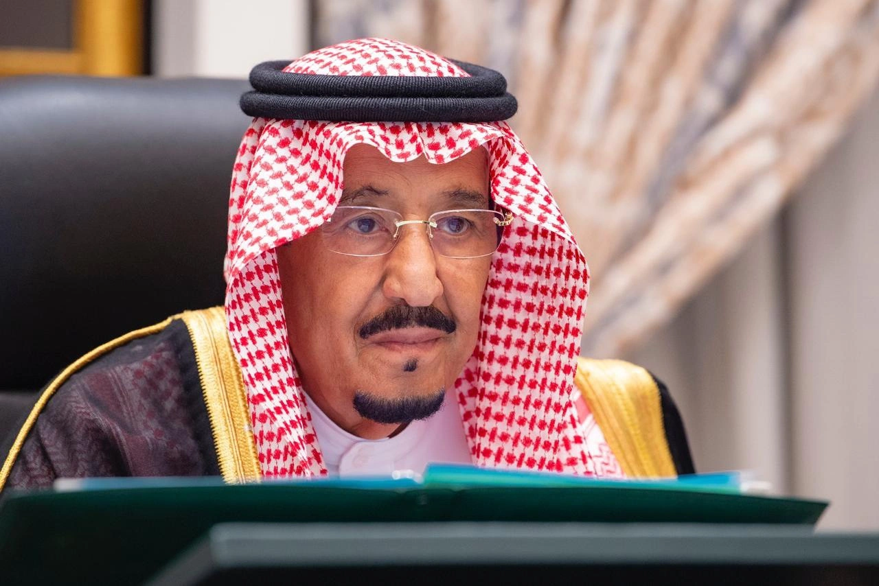 سيدي خادم الحرمين الشريفين يرأس جلسة مجلس الوزراء عبر الاتصال المرئي - صورة 1