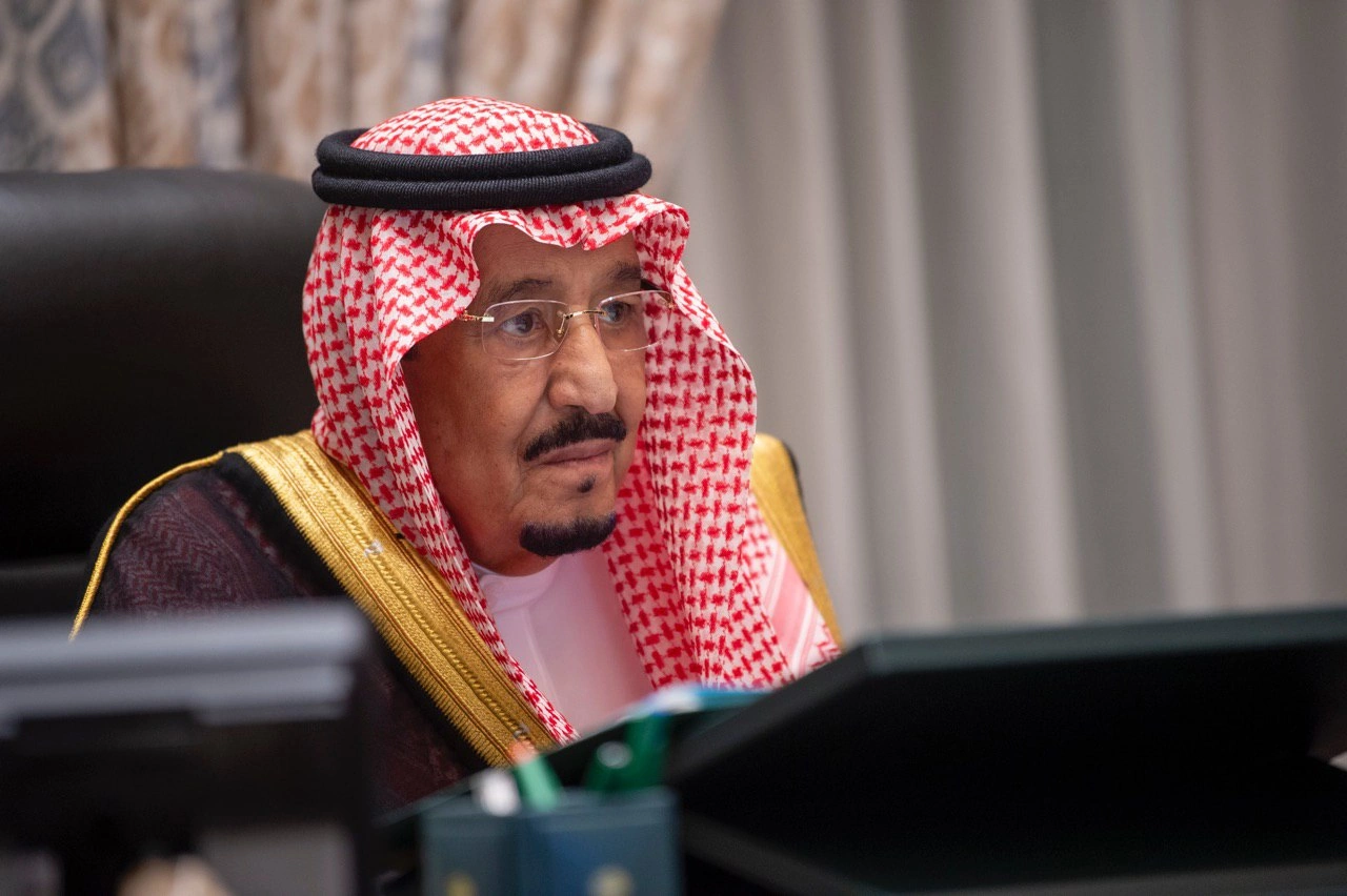 سيدي خادم الحرمين الشريفين يرأس جلسة مجلس الوزراء عبر الاتصال المرئي - صورة 1