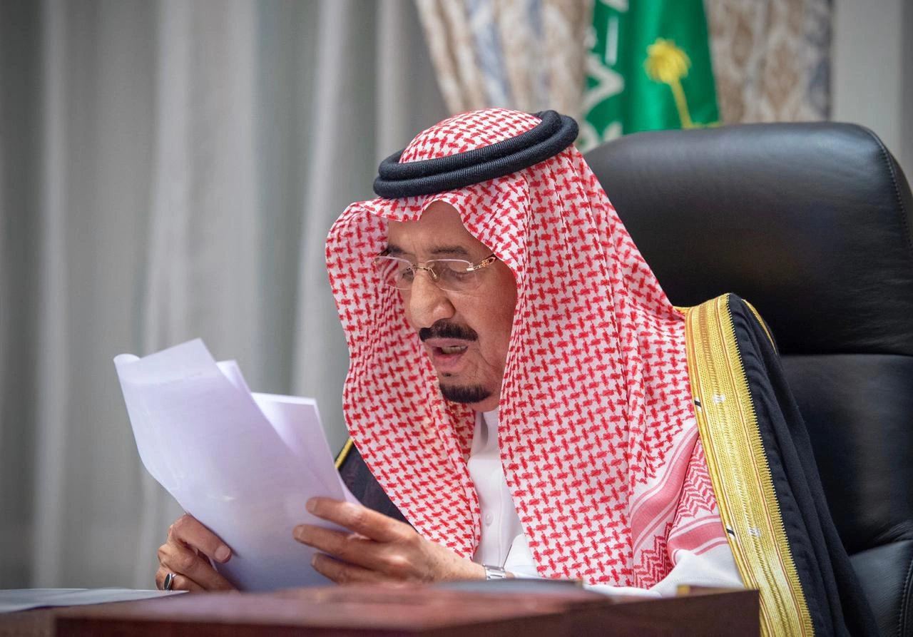 خادم الحرمين الشريفين يفتتح أعمال مجلس الشورى بحضور ولي العهد - صورة 1