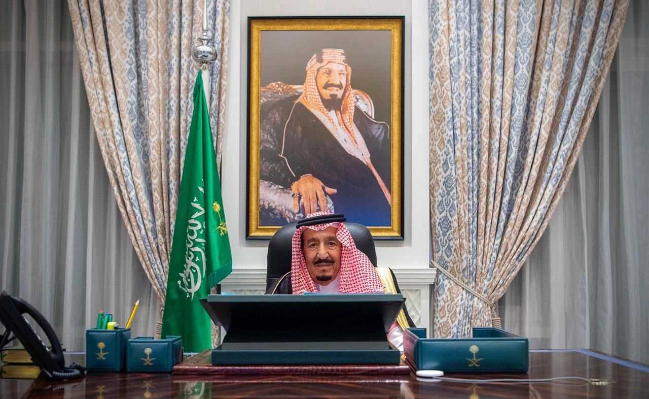 سيدي خادم الحرمين الشريفين يرأس جلسة مجلس الوزراء عبر الاتصال المرئي - صورة 1