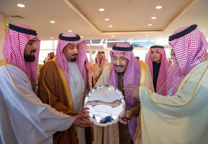سيدي خادم الحرمين الشريفين يرعى الحفل الختامي لمهرجان الملك عبدالعزيز للإبل - صورة 21