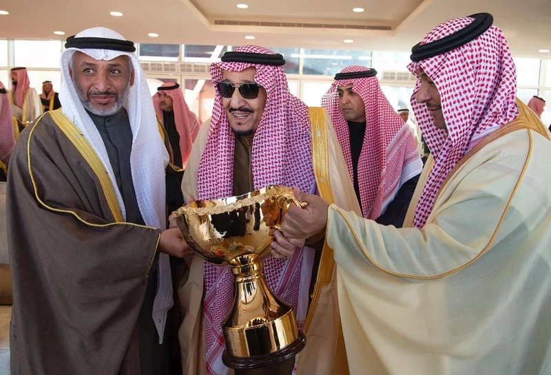 سيدي خادم الحرمين الشريفين يرعى الحفل الختامي لمهرجان الملك عبدالعزيز للإبل - صورة 23