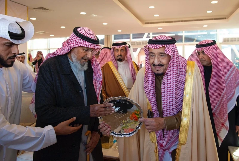 سيدي خادم الحرمين الشريفين يرعى الحفل الختامي لمهرجان الملك عبدالعزيز للإبل - صورة 24