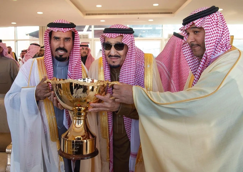 سيدي خادم الحرمين الشريفين يرعى الحفل الختامي لمهرجان الملك عبدالعزيز للإبل - صورة 25