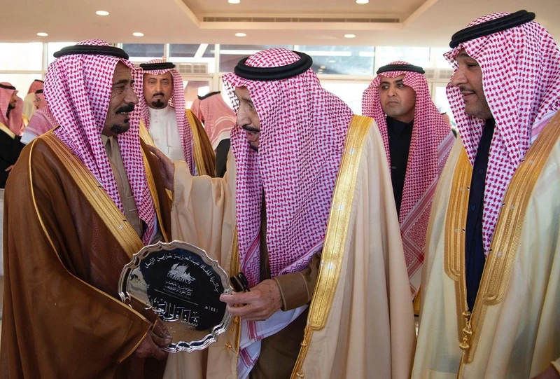 سيدي خادم الحرمين الشريفين يرعى الحفل الختامي لمهرجان الملك عبدالعزيز للإبل - صورة 26