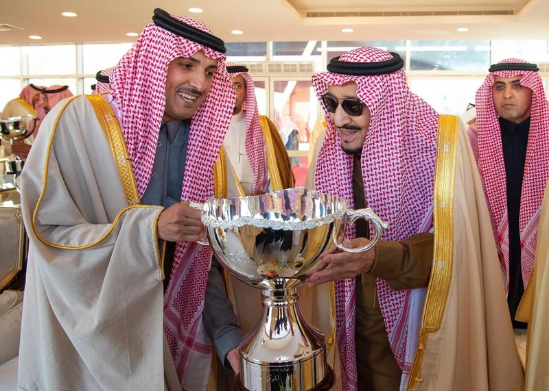 سيدي خادم الحرمين الشريفين يرعى الحفل الختامي لمهرجان الملك عبدالعزيز للإبل - صورة 27