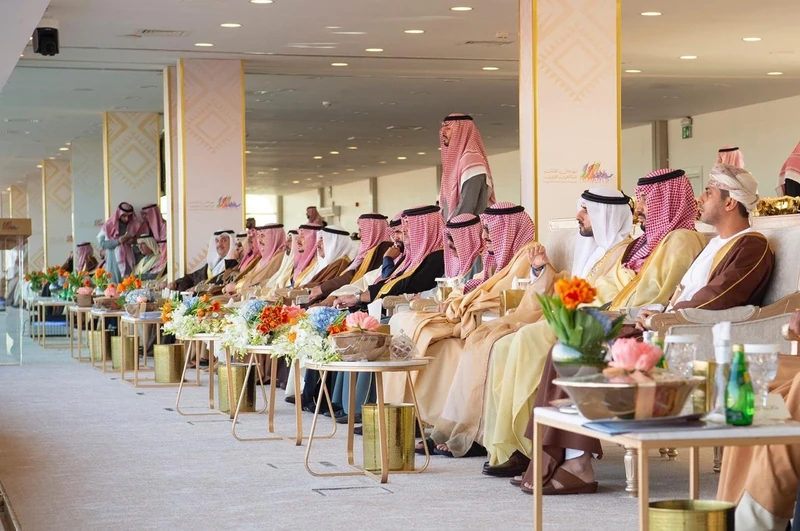 سيدي خادم الحرمين الشريفين يرعى الحفل الختامي لمهرجان الملك عبدالعزيز للإبل - صورة 10