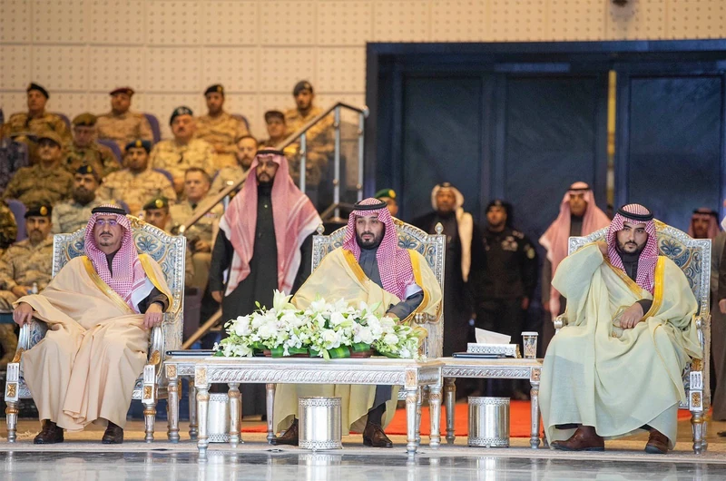 سمو سيدي ولي العهد يرعى حفل تخريج طلبة كلية الملك فيصل الجوية - صورة 6