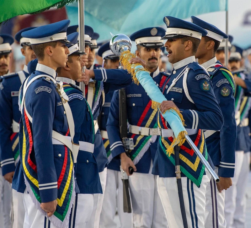 سمو سيدي ولي العهد يرعى حفل تخريج طلبة كلية الملك فيصل الجوية - صورة 7