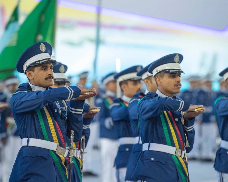 سمو سيدي ولي العهد يرعى حفل تخريج طلبة كلية الملك فيصل الجوية - صورة 9