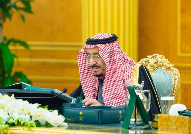 سيدي خادم الحرمين الشريفين يرأس جلسة مجلس الوزراء - صورة 2