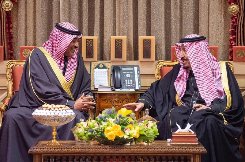 سيدي خادم الحرمين الشريفين يستقبل سمو رئيس مجلس الوزراء الكويتي - صورة 6