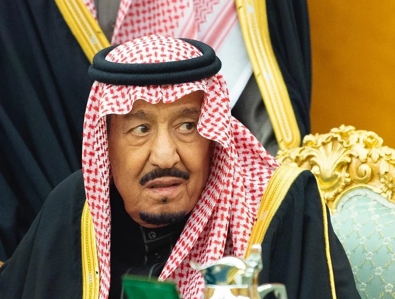 سيدي خادم الحرمين الشريفين يرأس جلسة مجلس الوزراء - صورة 10