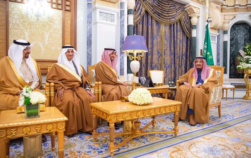 أمام سيدي خادم الحرمين الشريفين، سمو وزير الرياضة ووزيرا السياحة والاستثمار يؤدون القسم - صورة 5
