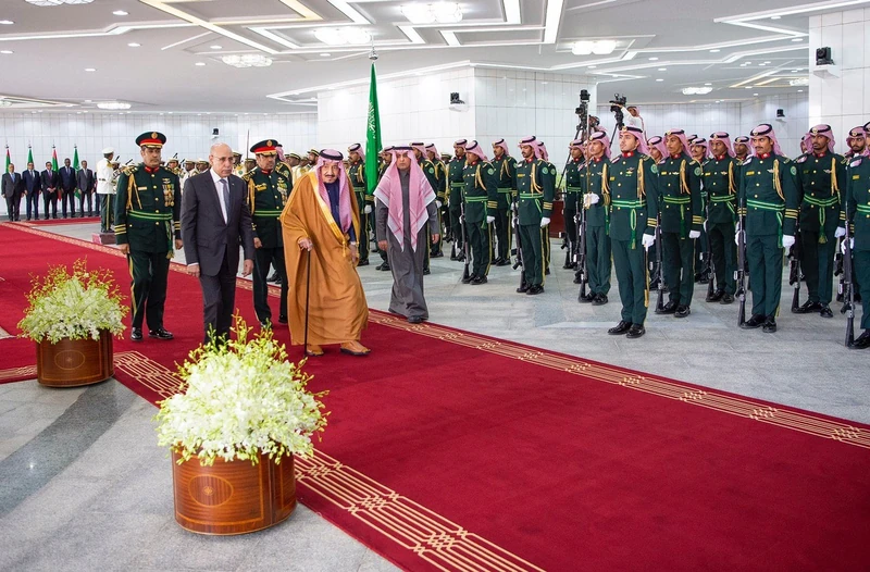 سيدي خادم الحرمين الشريفين يستقبل رئيس الجمهورية الإسلامية الموريتانية ويقيم مأدبة غداء تكريماً له - صورة 4