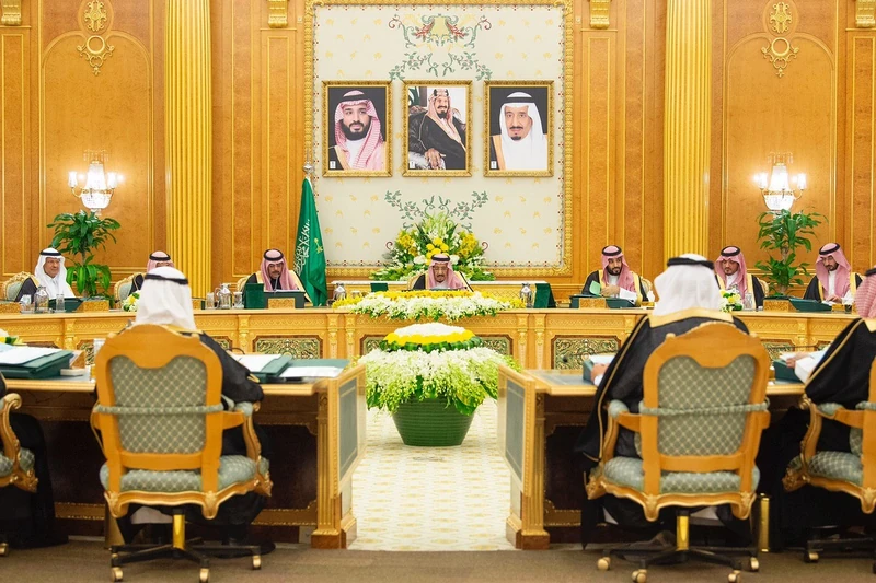 سيدي خادم الحرمين الشريفين يرأس جلسة مجلس الوزراء في الرياض - صورة 2