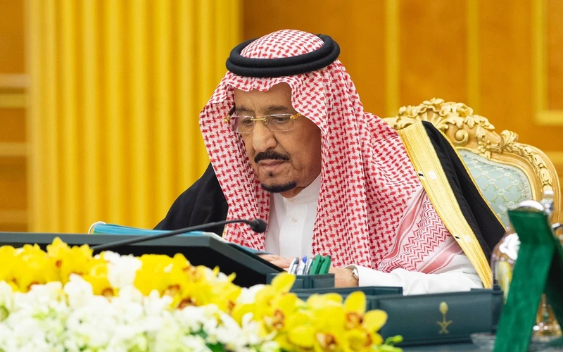 سيدي خادم الحرمين الشريفين يرأس جلسة مجلس الوزراء في الرياض - صورة 6