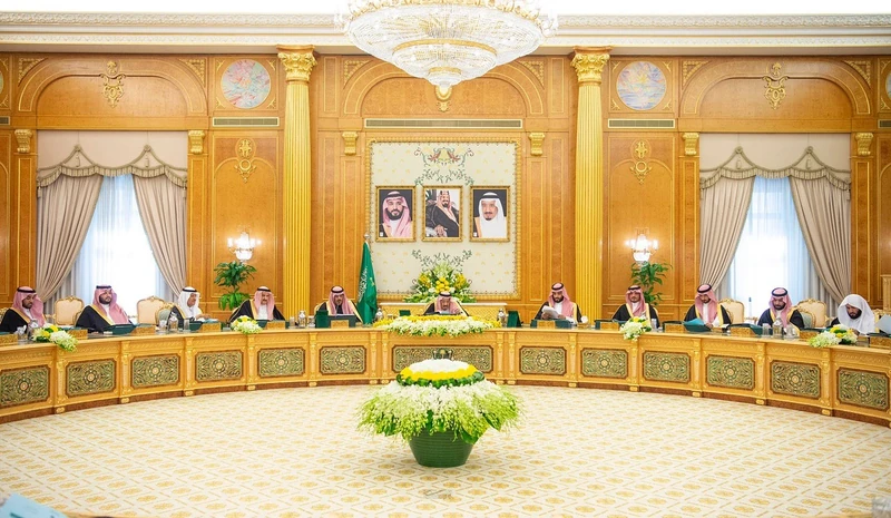 سيدي خادم الحرمين الشريفين يرأس جلسة مجلس الوزراء في الرياض - صورة 7