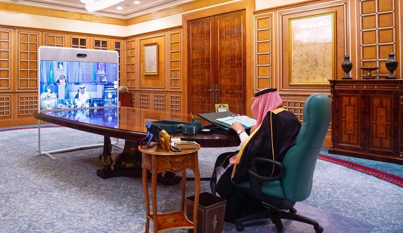 سيدي خادم الحرمين الشريفين يرأس جلسة مجلس الوزراء عبر الاتصال المرئي - صورة 2