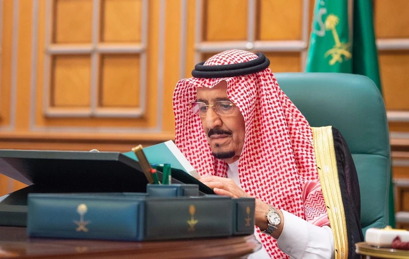 سيدي خادم الحرمين الشريفين يرأس جلسة مجلس الوزراء عبر الاتصال المرئي - صورة 4