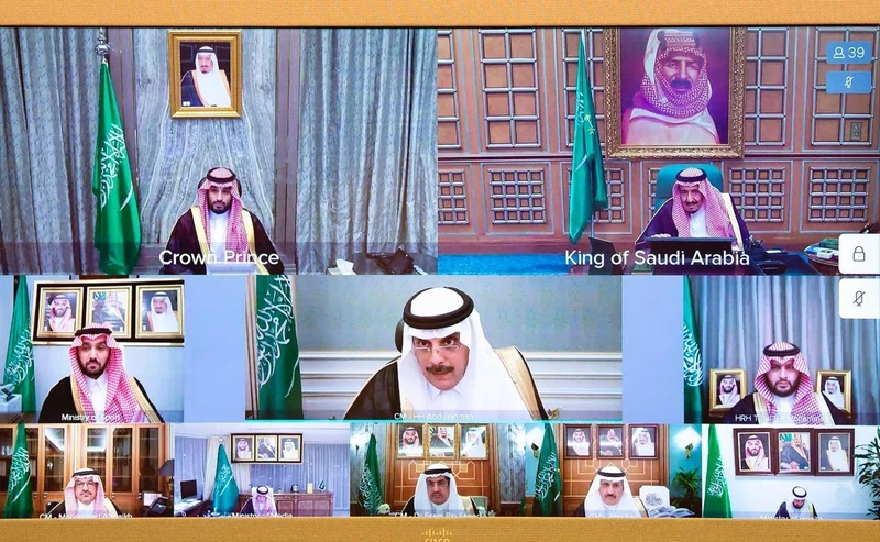 سيدي خادم الحرمين الشريفين يرأس جلسة مجلس الوزراء عبر الاتصال المرئي - صورة 6