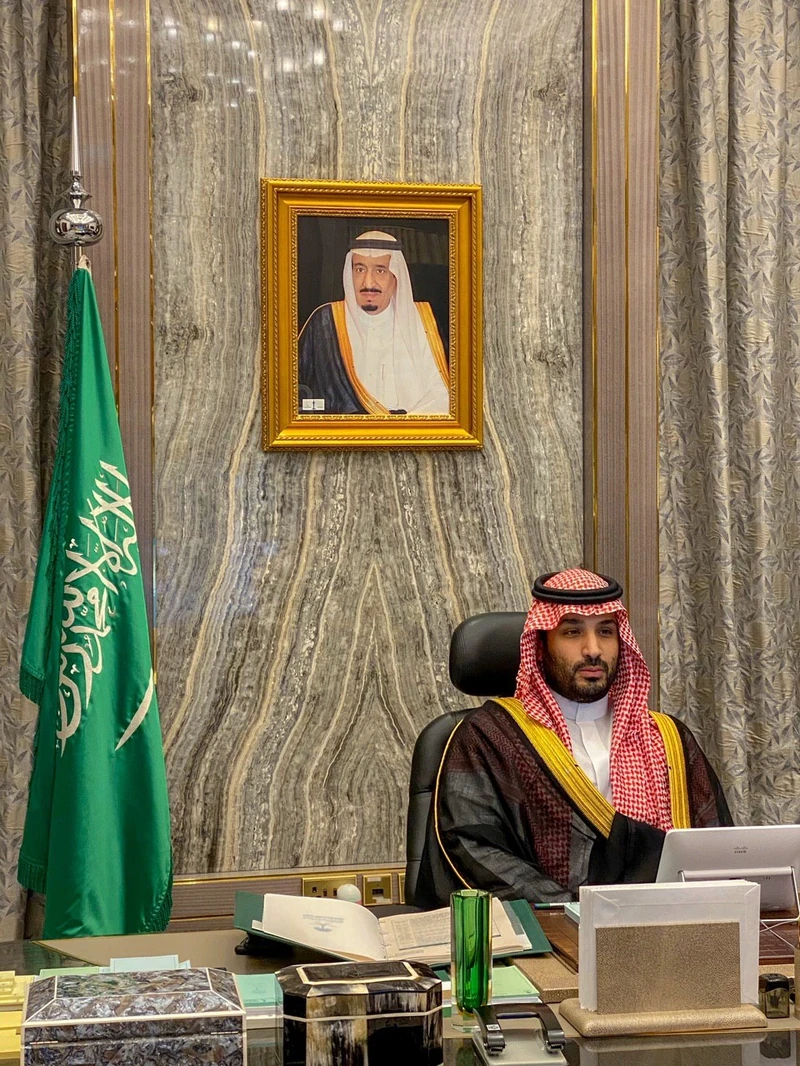 سيدي خادم الحرمين الشريفين يرأس جلسة مجلس الوزراء عبر الاتصال المرئي - صورة 9