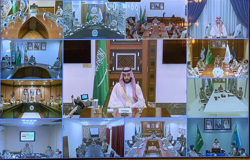 سمو سيدي ولي العهد يهنئ منسوبي وزارة الدفاع بعيد الفطر - صورة 2