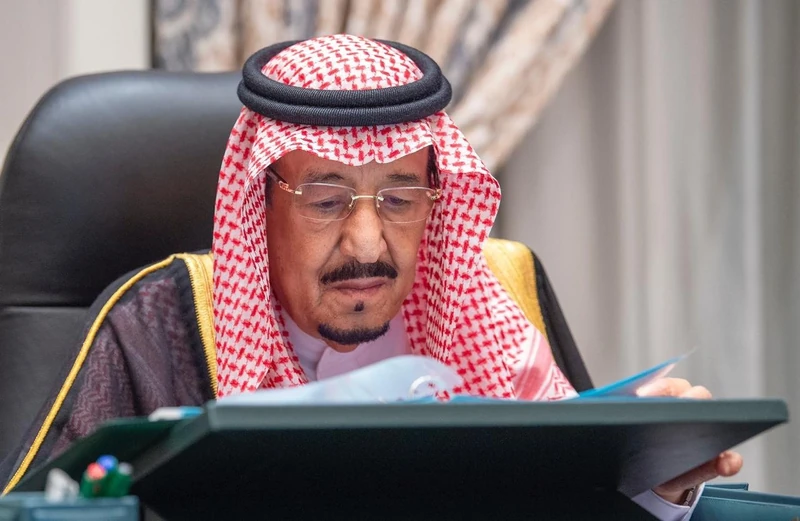 سيدي خادم الحرمين الشريفين يرأس جلسة مجلس الوزراء عبر الاتصال المرئي - صورة 3