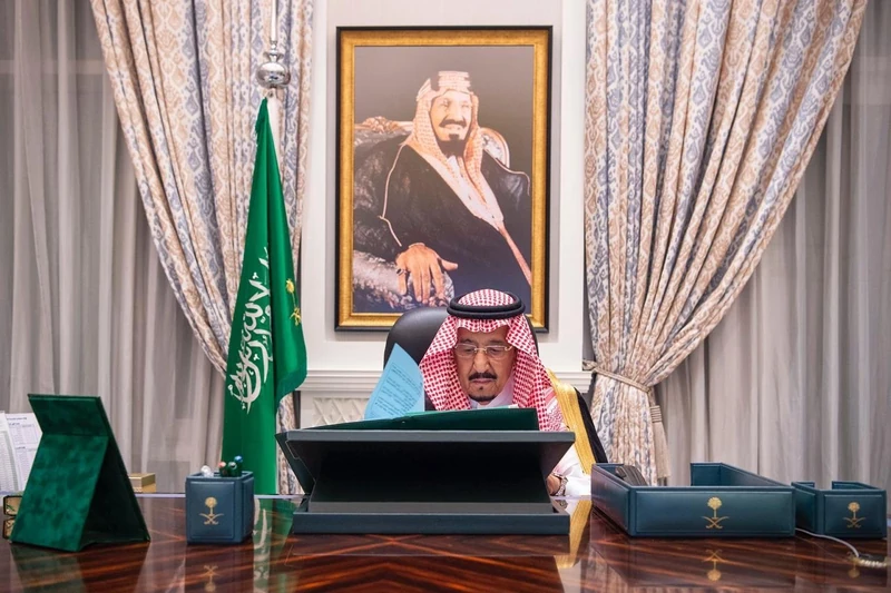 سيدي خادم الحرمين الشريفين يرأس جلسة مجلس الوزراء عبر الاتصال المرئي - صورة 2