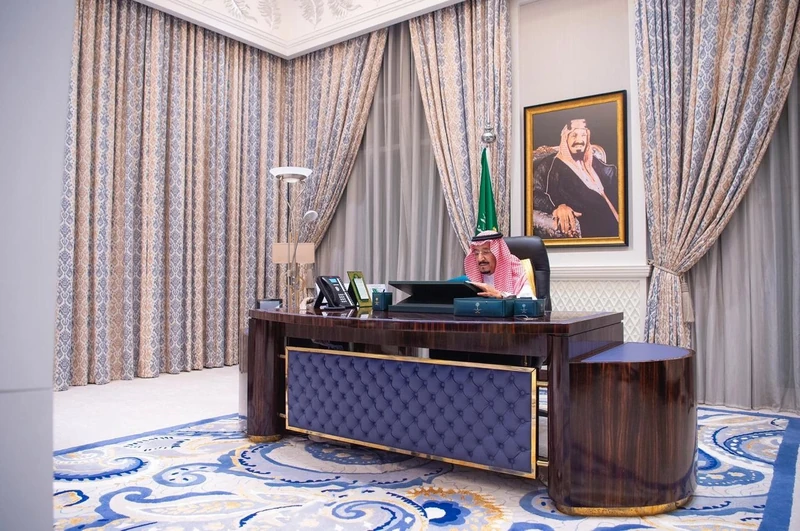 سيدي خادم الحرمين الشريفين يرأس جلسة مجلس الوزراء عبر الاتصال المرئي - صورة 4