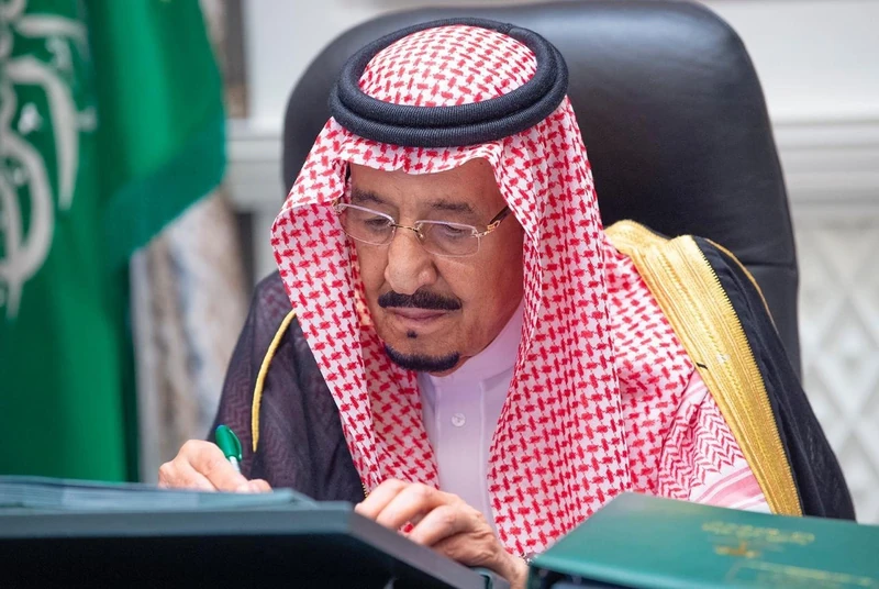 سيدي خادم الحرمين الشريفين يرأس جلسة مجلس الوزراء عبر الاتصال المرئي - صورة 2
