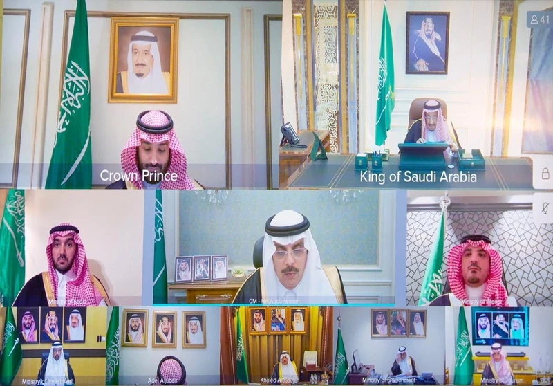 سيدي خادم الحرمين الشريفين يرأس جلسة مجلس الوزراء من المستشفى - صورة 2