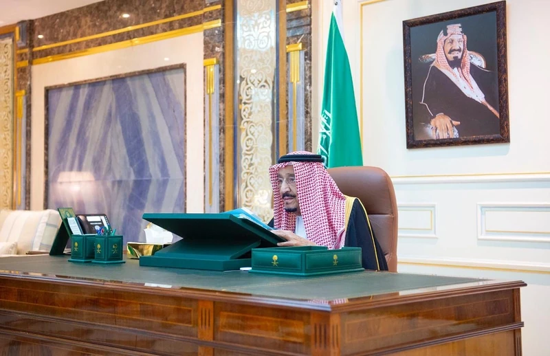 سيدي خادم الحرمين الشريفين يرأس جلسة مجلس الوزراء من المستشفى - صورة 4