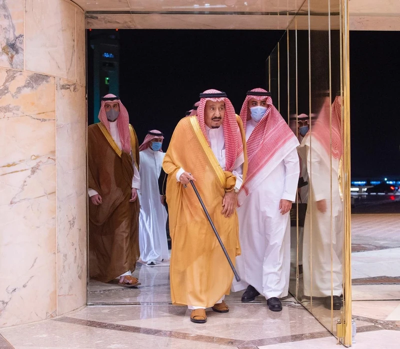 سيدي خادم الحرمين الشريفين يصل إلى نيوم - صورة 5