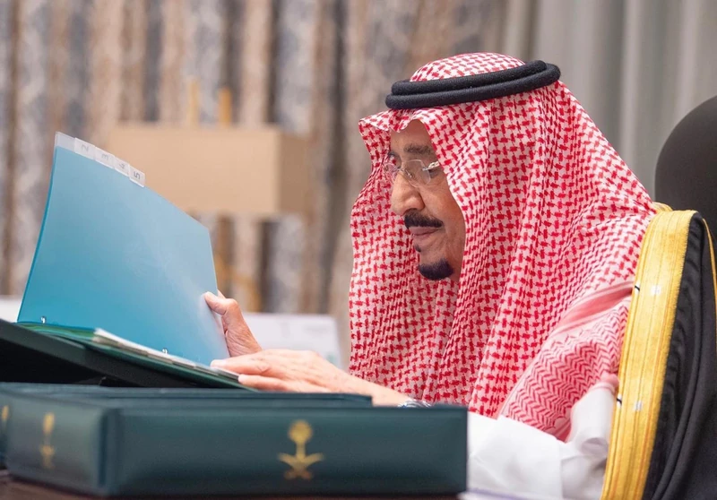 سيدي خادم الحرمين الشريفين يرأس جلسة مجلس الوزراء عبر الاتصال المرئي - صورة 4