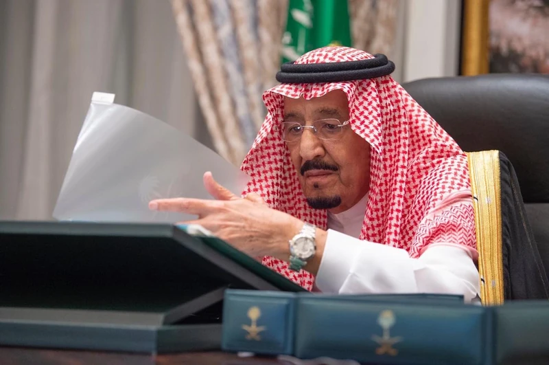 سيدي خادم الحرمين الشريفين يرأس جلسة مجلس الوزراء عبر الاتصال المرئي - صورة 5