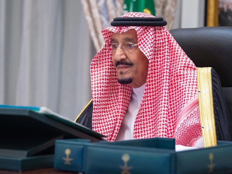 سيدي خادم الحرمين الشريفين يرأس جلسة مجلس الوزراء عبر الاتصال المرئي - صورة 6